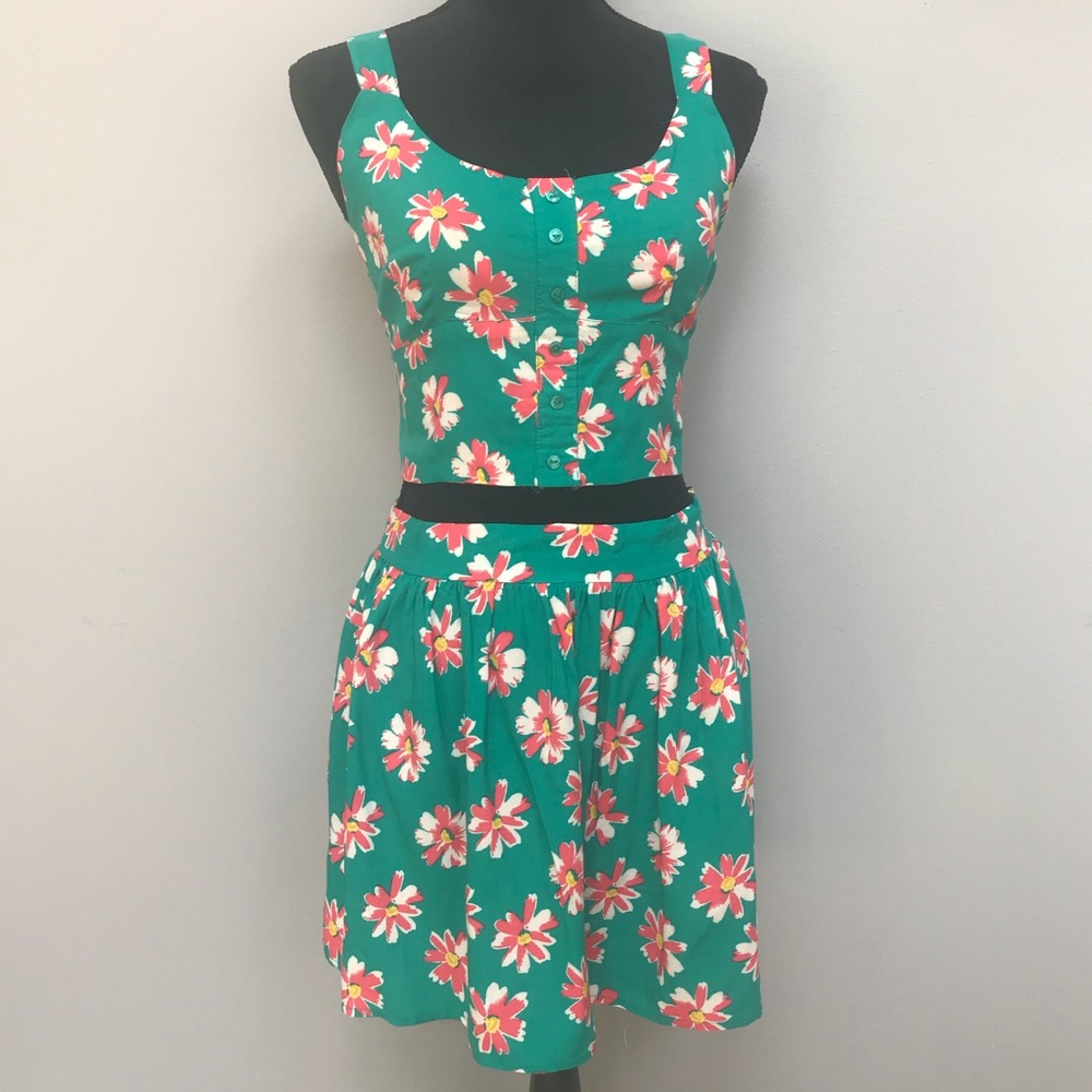 Floral Crop Top and Skirt Set - Picture 4 of 7